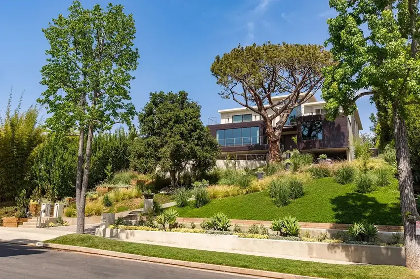 Completed GigaCrete custom home exterior