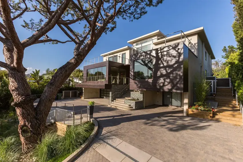 Wang house built with the GigaHouse building system